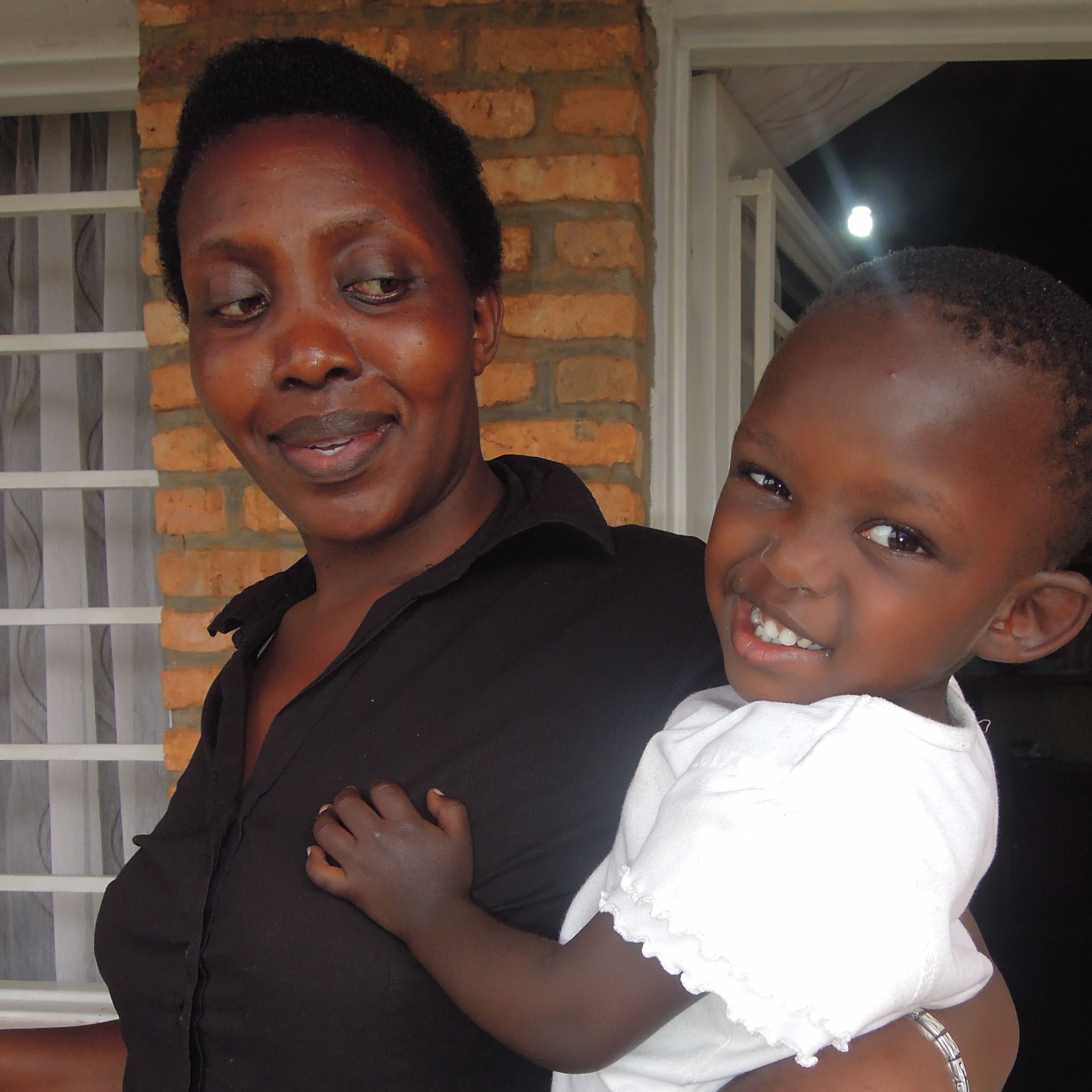 Jacqueline Kabaharira and her daughter