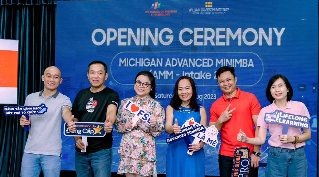 Vietnam mini mba students