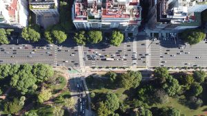 Buenos aires traffic flowing near green park